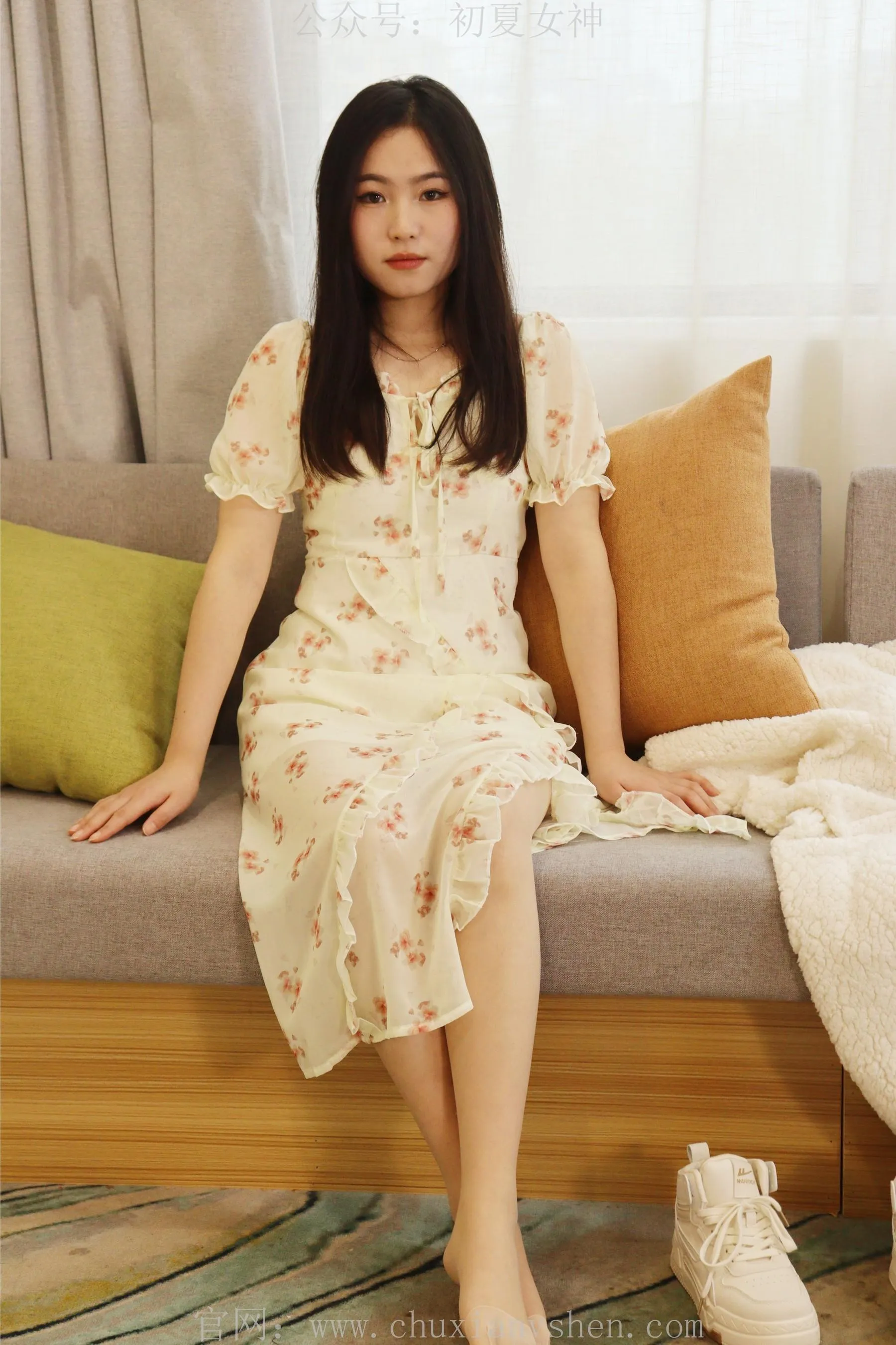 初夏女神 NO.011 水吉 2023款春季S码连衣裙搭错了鞋 [90P]插图9